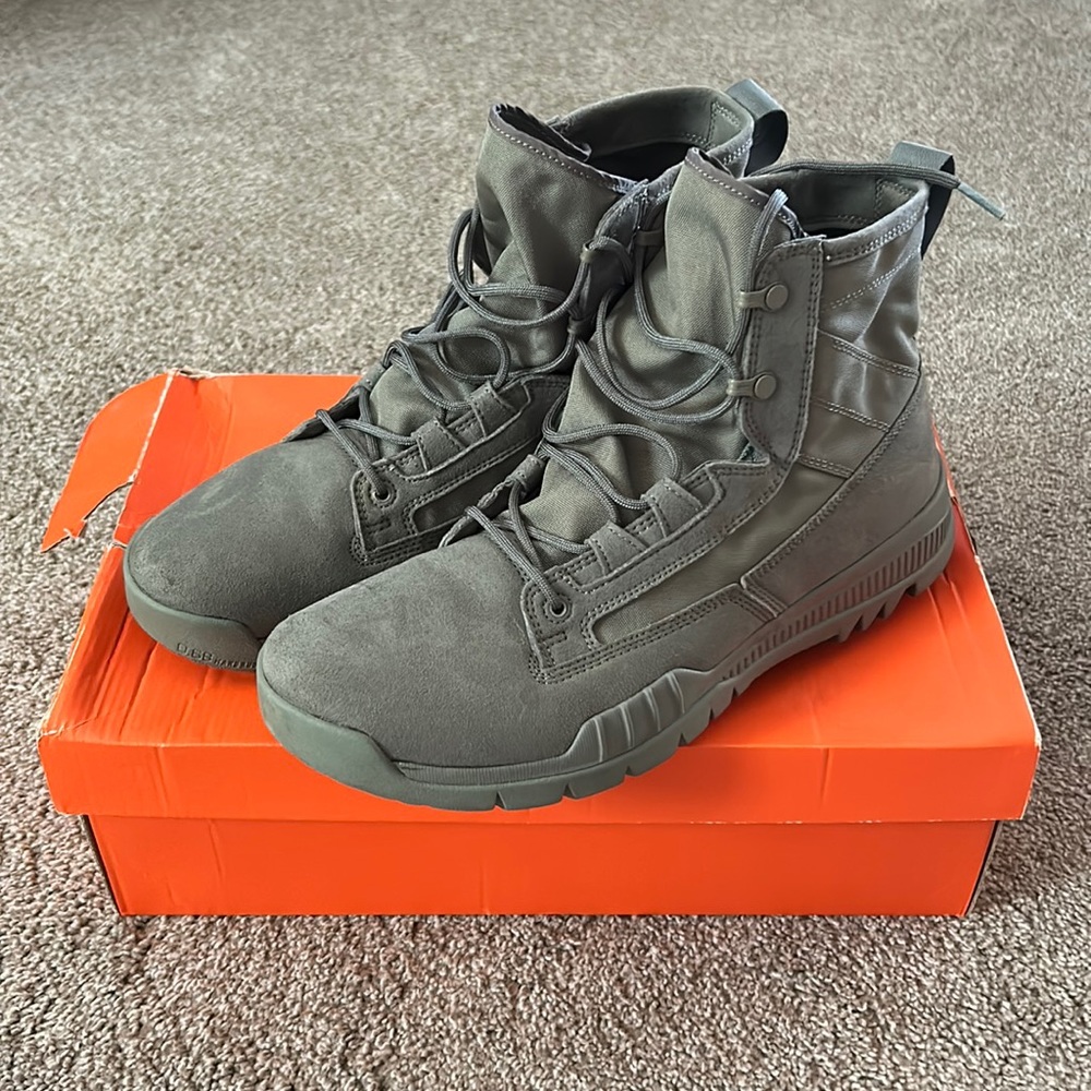 Nike SFB Field 6”, Men’s size 11